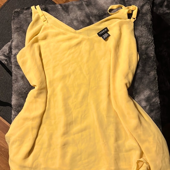 Torrid flowy swing chiffon tank - Picture 1 of 3